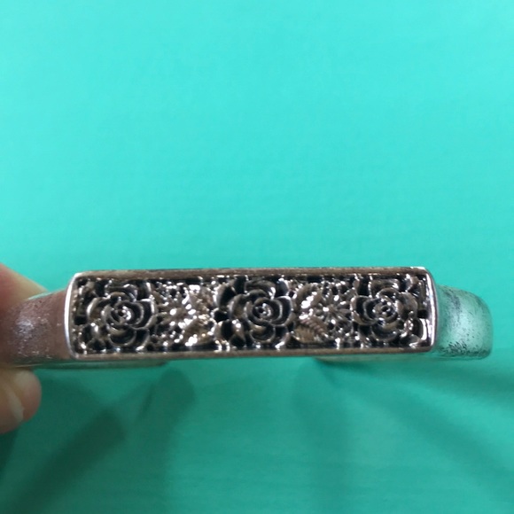 Lucky Brand bracelet cuff with rose design - Picture 3 of 7